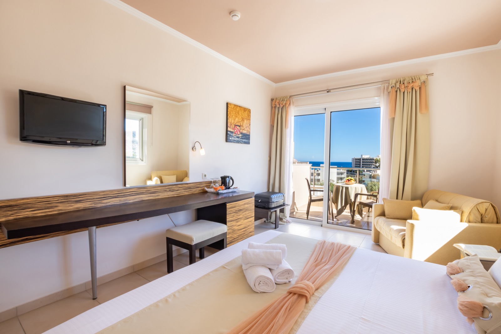 Double room with balcony and sea view